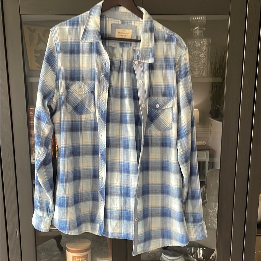 Weatherproof Blue and White Casual Button Down Shirt